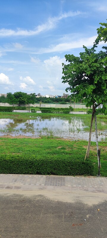  Plot – Garden View at BPTP District 3, Sector 85 - for Sale