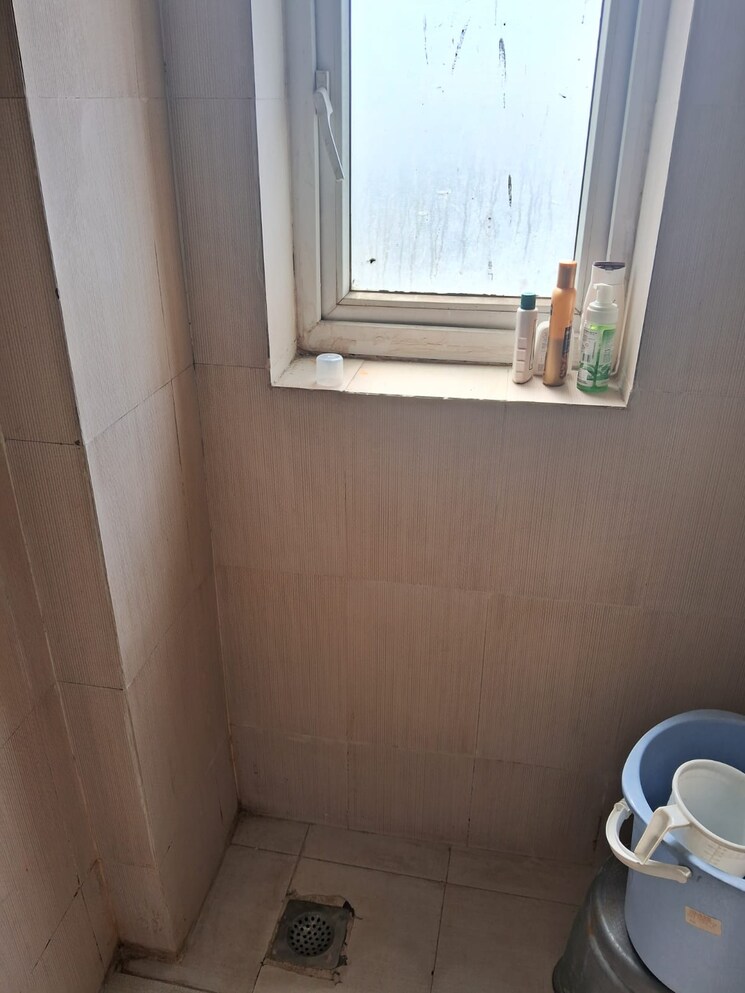 Bathroom, bptp-parkland 3 Bedroom 180 Sq.Yd. Builder Floor In Sector 75 Faridabad 7429836