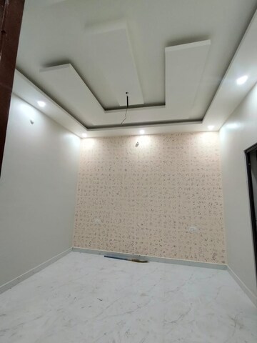 Room in 3 BHK Independent House at Jankipuram Extension – for Sale