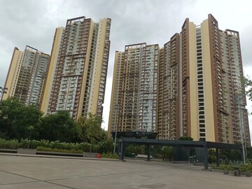 2 BHK Apartment For Sale in Amanora Adreno Towers, Hadapsar