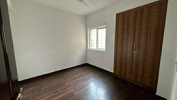 Room in 3 BHK Apartment at Nirala Estate, Tech Zone 4 Greater Noida – for Sale