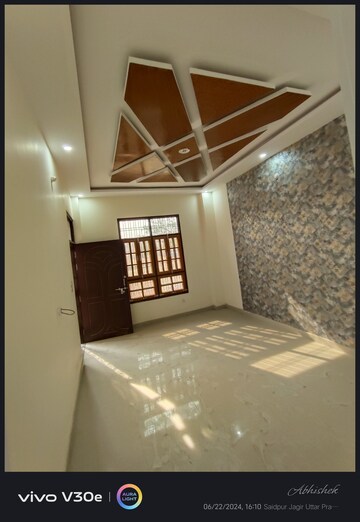 Room in 2 BHK Independent House at Jankipuram Extension – for Sale
