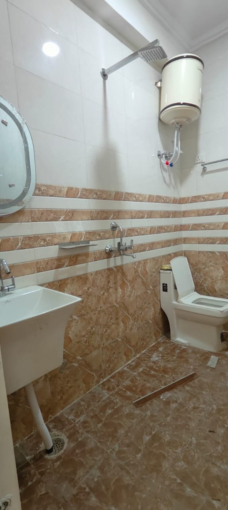 Bathroom, malviya nagar 3 Bedroom 125 Sq.Yd. Builder Floor In Malviya Nagar Delhi 7430455