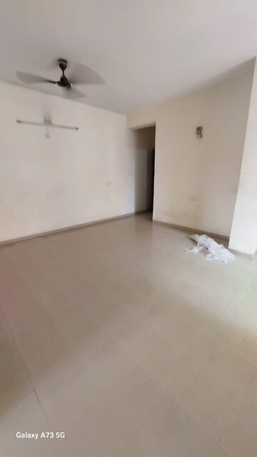 Room in 2.5 BHK Apartment at RAS Palm Residency, Sector 76 – for Sale