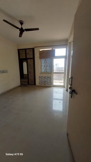Room in 2.5 BHK Apartment at RAS Palm Residency, Sector 76 – for Sale