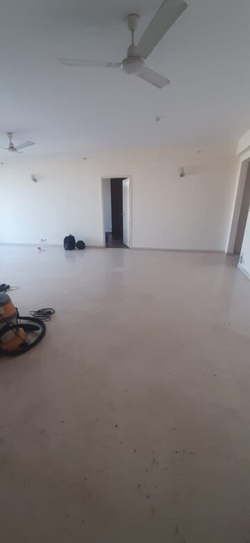 Room in 3.5 BHK Apartment at Pioneer Park Presidia, Sector 62 – for Sale