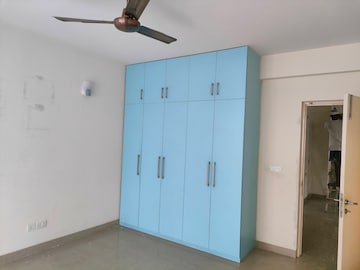 Room in 4 BHK Apartment at Emaar Emerald Floors Premier, Sector 65 – for Sale