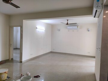 Room in 4 BHK Apartment at Emaar Emerald Floors Premier, Sector 65 – for Sale