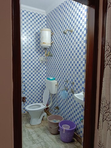 Bathroom in 1 RK Builder Floor at Lajpat Nagar – for Rent
