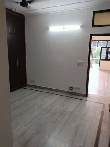 Room in 2 BHK Builder Floor at Lajpat Nagar – for Rent