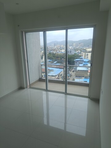 Room in 2 BHK Apartment at L&T Seawoods Residences Phase 2, Seawoods – for Rent