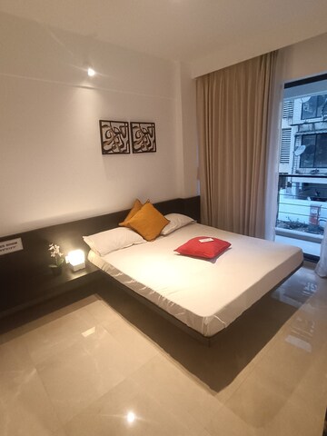 Bedroom in 2 BHK Apartment at Seawoods – for Rent