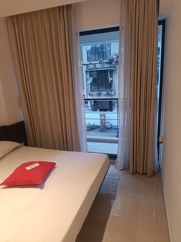 Room in 2 BHK Apartment at Seawoods – for Rent