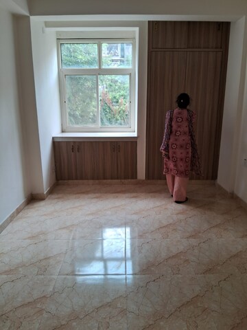 Room in 4 BHK Apartment at Vasundhara Enclave – for Sale