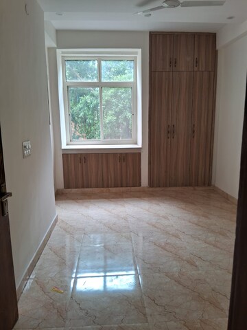 Room in 4 BHK Apartment at Vasundhara Enclave – for Sale
