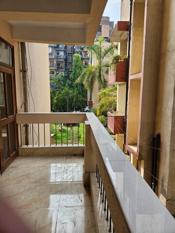  4 BHK Apartment at Vasundhara Enclave – for Sale