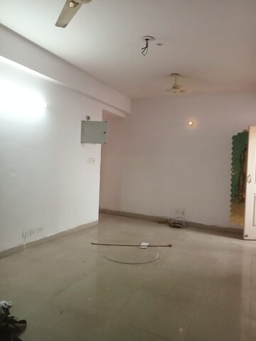 Room in 2 BHK Apartment at Supertech Cape Town, Sector 74 – for Sale