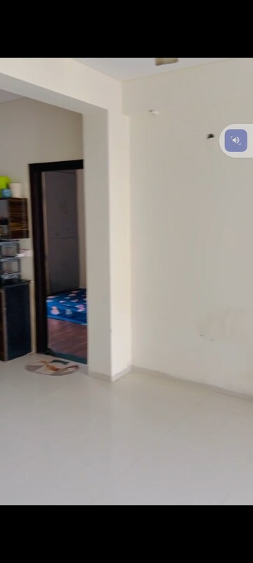 Room in 2 BHK Apartment at BPTP Parkland Pride, Sector 77 – for Sale