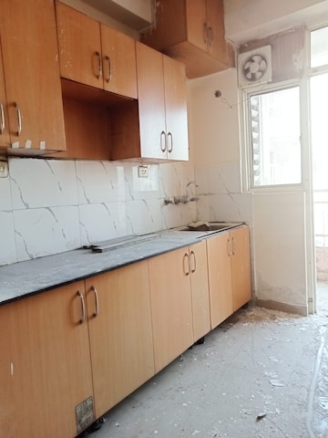 Kitchen in 2.5 BHK Apartment at Supertech Cape Town, Sector 74 – for Sale