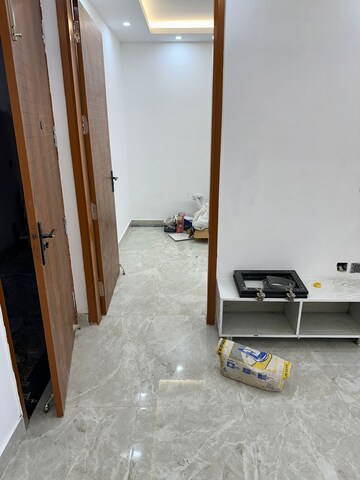Furnished Amenities in 1.5 BHK Builder Floor at Saket – for Sale