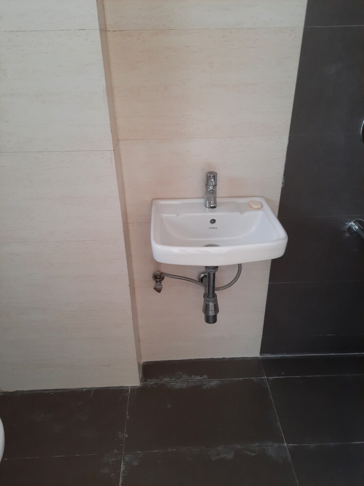 Bathroom, milind-mahalaxmi-tower 2 Bedroom 670 Sq.Ft. Apartment In Amboli Mumbai 7434309