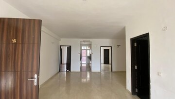 Room in 3 BHK Builder Floor at Omaxe Silver Birch, North Mullanpur – for Sale