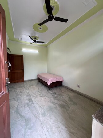 1 BHK Builder Floor For Rent in Sainik Colony Faridabad  7434522