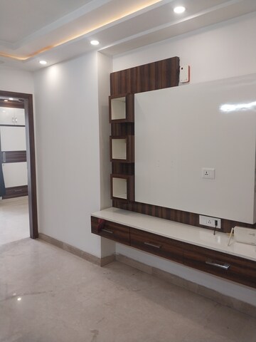 Room in 4 BHK Builder Floor at Prashant Vihar – for Sale