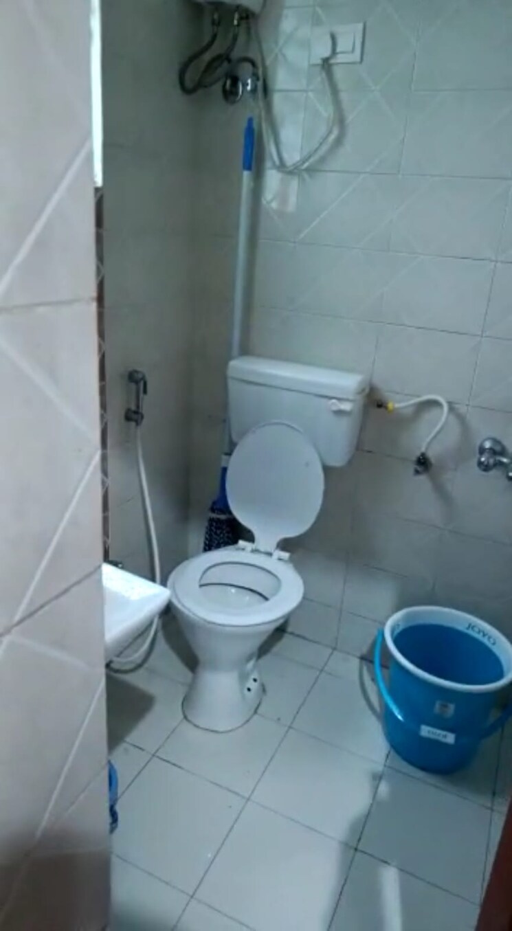 Bathroom, hiraco-eminence 3 Bedroom 1600 Sq.Yd. Apartment In Mira Road Thane 7435347