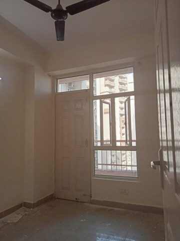 Room in 3 BHK Apartment at Supertech Cape Town, Sector 74 – for Sale