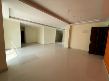 Room in 6+ BHK Independent House at Noida Central – for Sale
