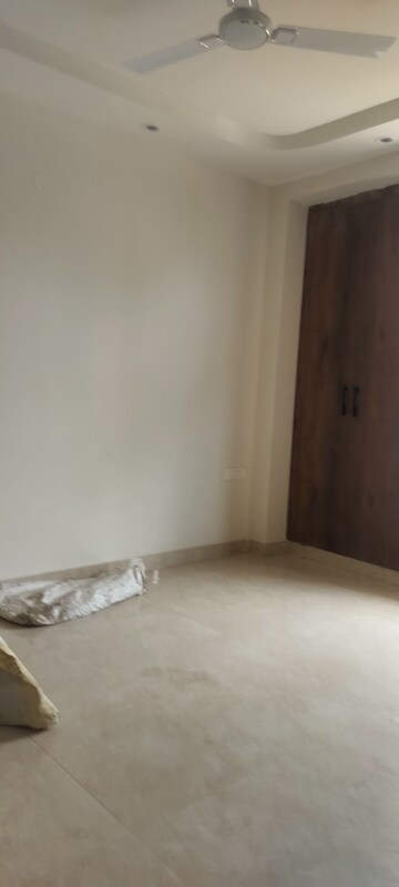 Room in 3 BHK Builder Floor at Sector 85 – for Sale