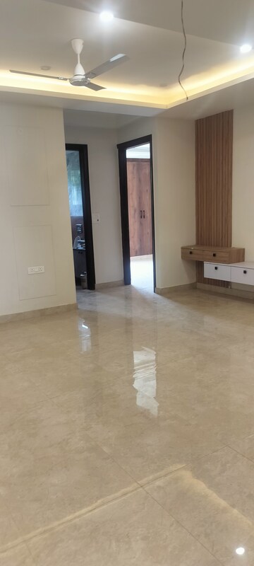 Room in 3 BHK Builder Floor at Sector 85 – for Sale