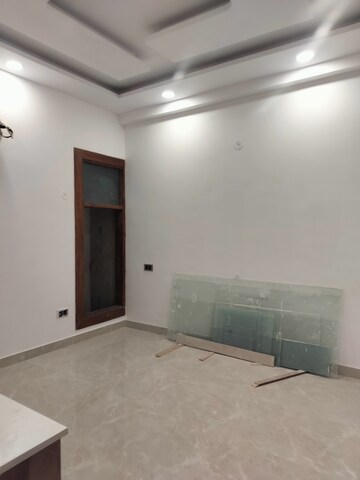 Room in 3 BHK Builder Floor at Sector 81 – for Sale