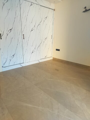 Room in 3 BHK Builder Floor at Sector 81 – for Sale