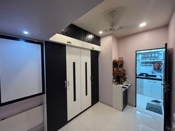 Room in 1 BHK Apartment at Dahisar East – for Sale