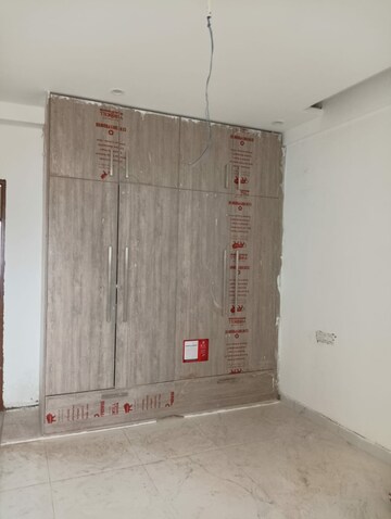 Room in 3 BHK Apartment at Kishanpura – for Sale