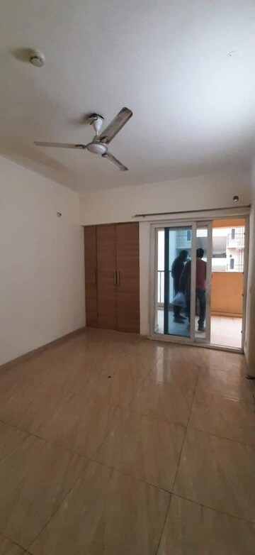 Room in 3 BHK Apartment at SKA Greenarch, Sector 16b Greater Noida – for Sale