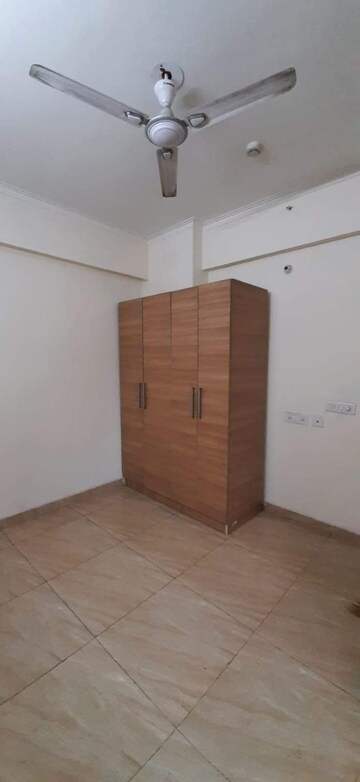 Room in 3 BHK Apartment at SKA Greenarch, Sector 16b Greater Noida – for Sale