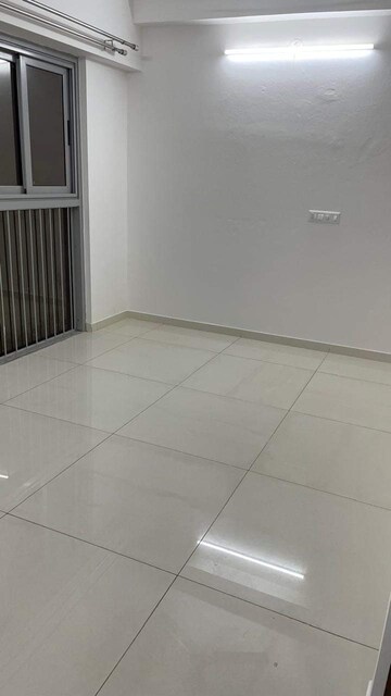 Room in 4 BHK Apartment at Amanora Adreno Towers, Hadapsar – for Sale
