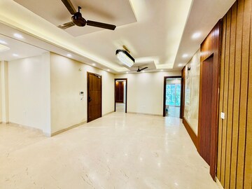 Room in 4 BHK Builder Floor at Sushant Lok 3, Sector 57 – for Sale