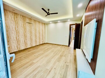 Room in 4 BHK Builder Floor at Sushant Lok 3, Sector 57 – for Sale