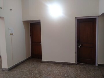 Room in 5 BHK Independent House at Aliganj – for Sale