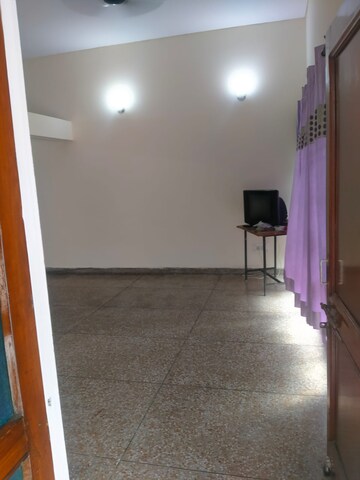 Room in 5 BHK Independent House at Aliganj – for Sale