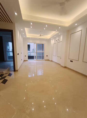Furnished Amenities in 3 BHK Builder Floor at Malviya Nagar – for Sale