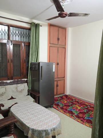 Bedroom in 2 BHK Builder Floor at Zakir Nagar – for Sale