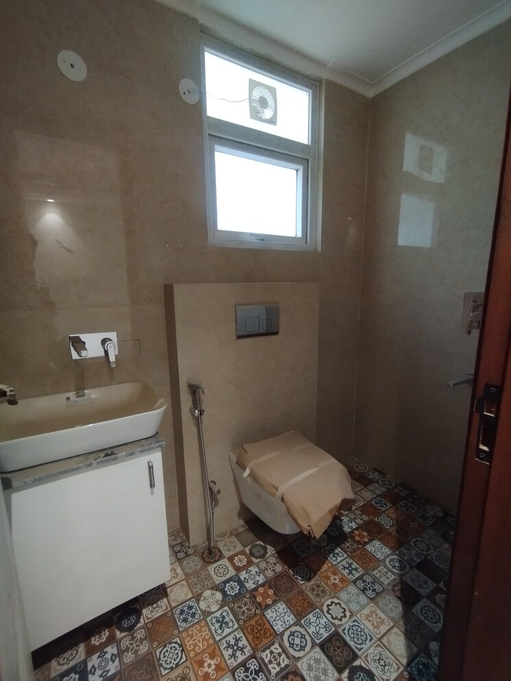 Bathroom, chattarpur 3 Bedroom 1200 Sq.Ft. Builder Floor In Chattarpur Delhi 7438451