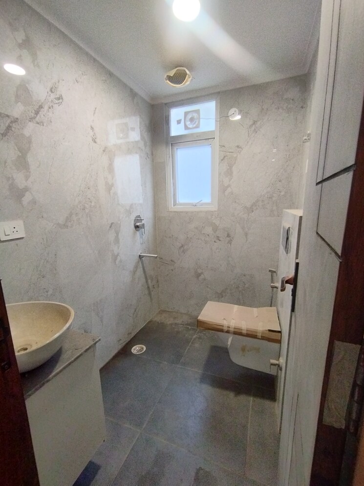 Bathroom, chattarpur 3 Bedroom 1200 Sq.Ft. Builder Floor In Chattarpur Delhi 7438451