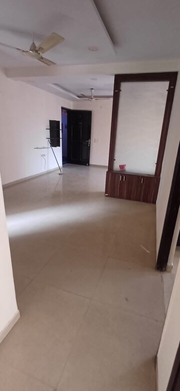 Room in 3 BHK Apartment at Spr Imperial Estate, Sector 82 – for Sale
