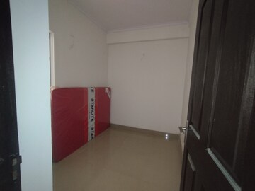 Room in 2 BHK Apartment at JM Florence, Tech Zone 4 Greater Noida – for Sale